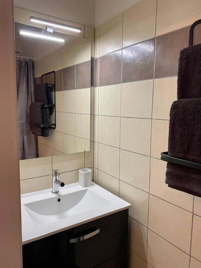 Accueillant Petit T2 Coeur De Centre Ville Lezignan-Corbieres Bagian luar foto